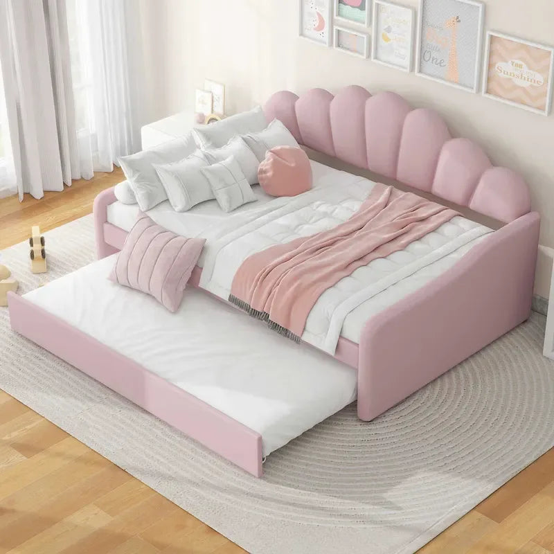 Καναπές-κρεβάτι daybed πλήρους μεγέθους με υφασμάτινο πλαίσιο, πλάτη σε σχήμα κοχυλιού και συρόμενο δεύτερο κρεβάτι, βελούδινος καναπές-κρεβάτι για το σαλόνι