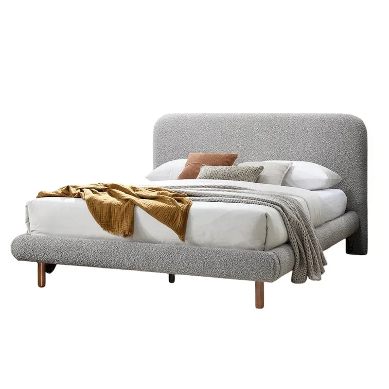 Kingsize-Bett mit geschwungenen Kanten, grauem Bouclé-Bezug und braunem Holz