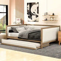 Daybed matrimoniale in legno imbottito con letto estraibile e decorazioni con borchie