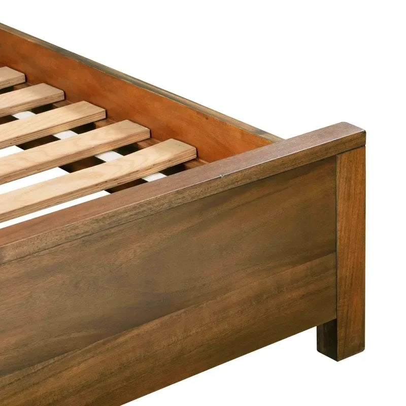 Holzbettrahmen aus Akazienholz mit klaren Linien und Lattenrost