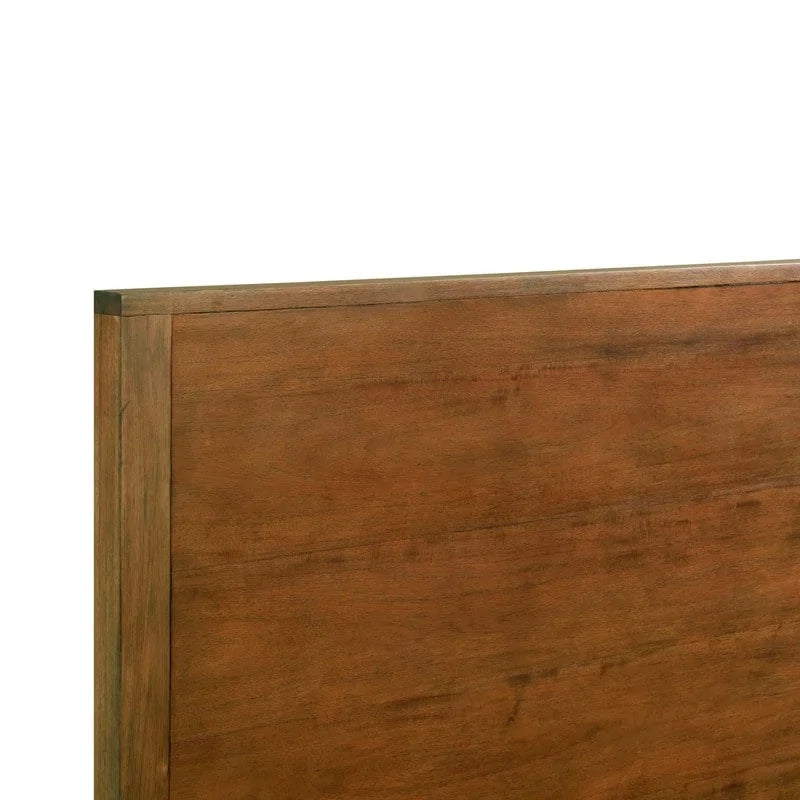 Holzbettrahmen aus Akazienholz mit klaren Linien und Lattenrost