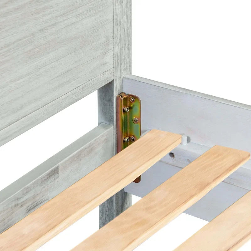 Holzbettrahmen aus Akazienholz mit klaren Linien und Lattenrost