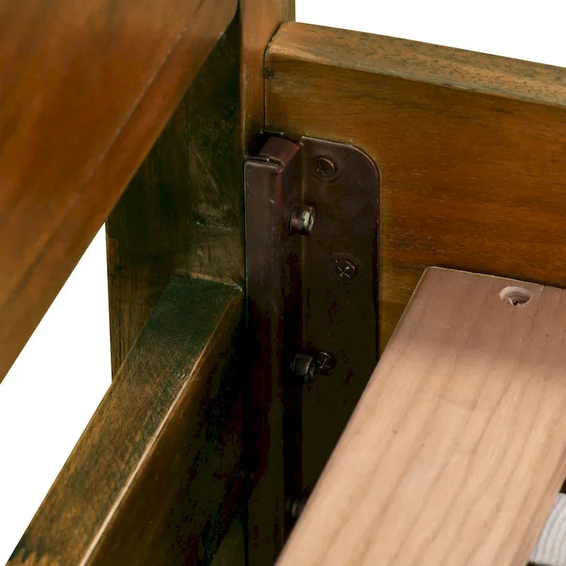 Holzbettrahmen aus Akazienholz mit klaren Linien und Lattenrost