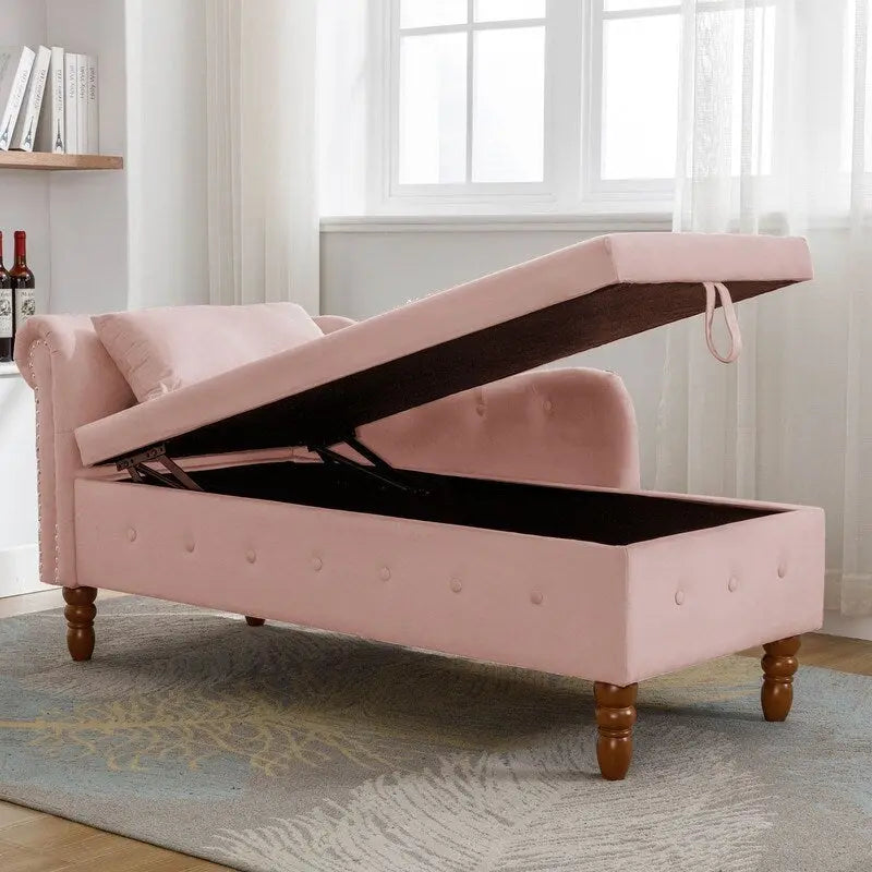 Moderne Chaiselongue mit Samtbezug, gerollten Armlehnen, Stauraum und Kissen