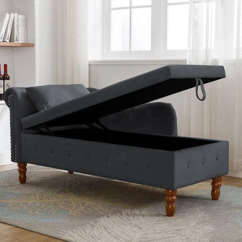 Moderne Chaiselongue mit Samtbezug, gerollten Armlehnen, Stauraum und Kissen