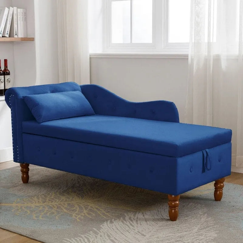 Moderne Chaiselongue mit Samtbezug, gerollten Armlehnen, Stauraum und Kissen