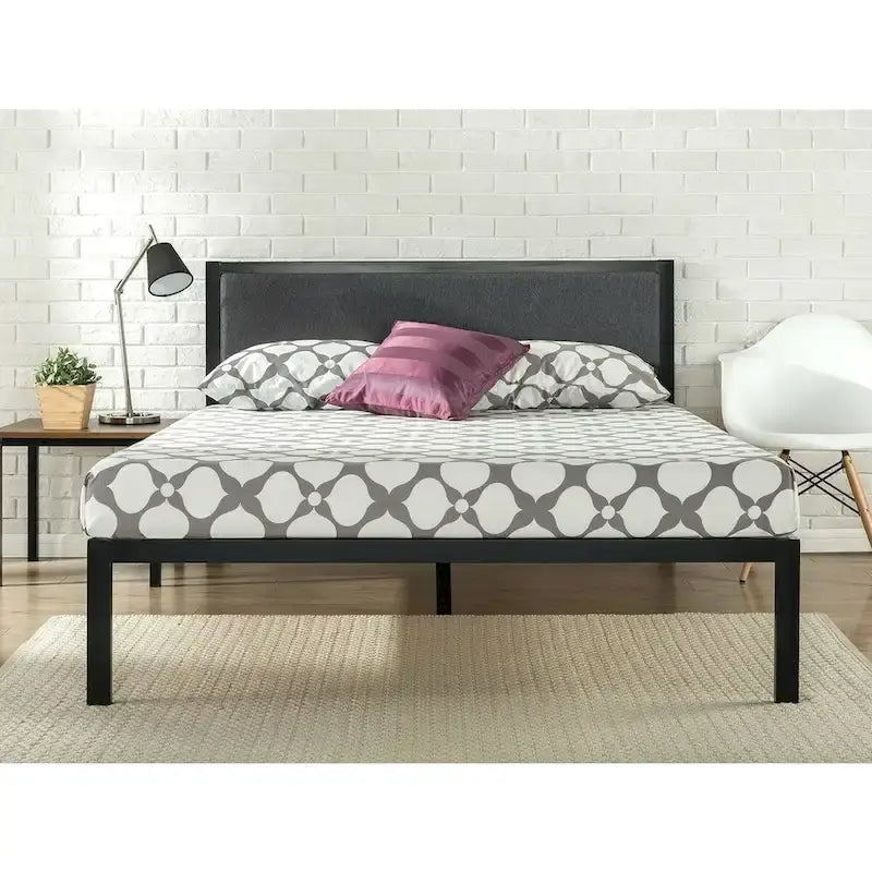 Kingsize-Metallplattformbett mit Holzlatten und gepolstertem Kopfteil