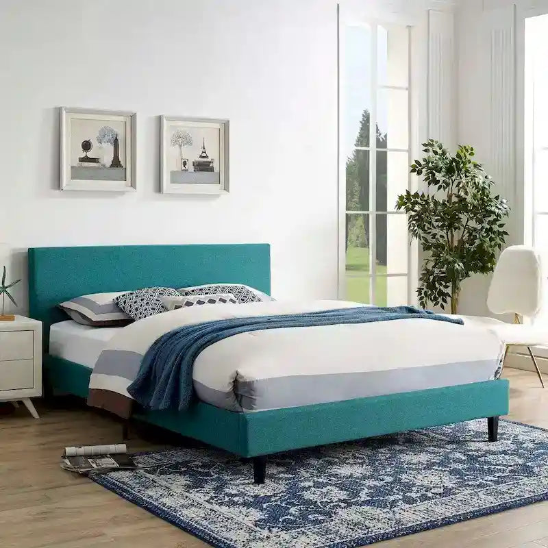 Κρεβάτι πλατφόρμας queen size με επενδεδυμένο κεφαλάρι και ξύλινο πλαίσιο